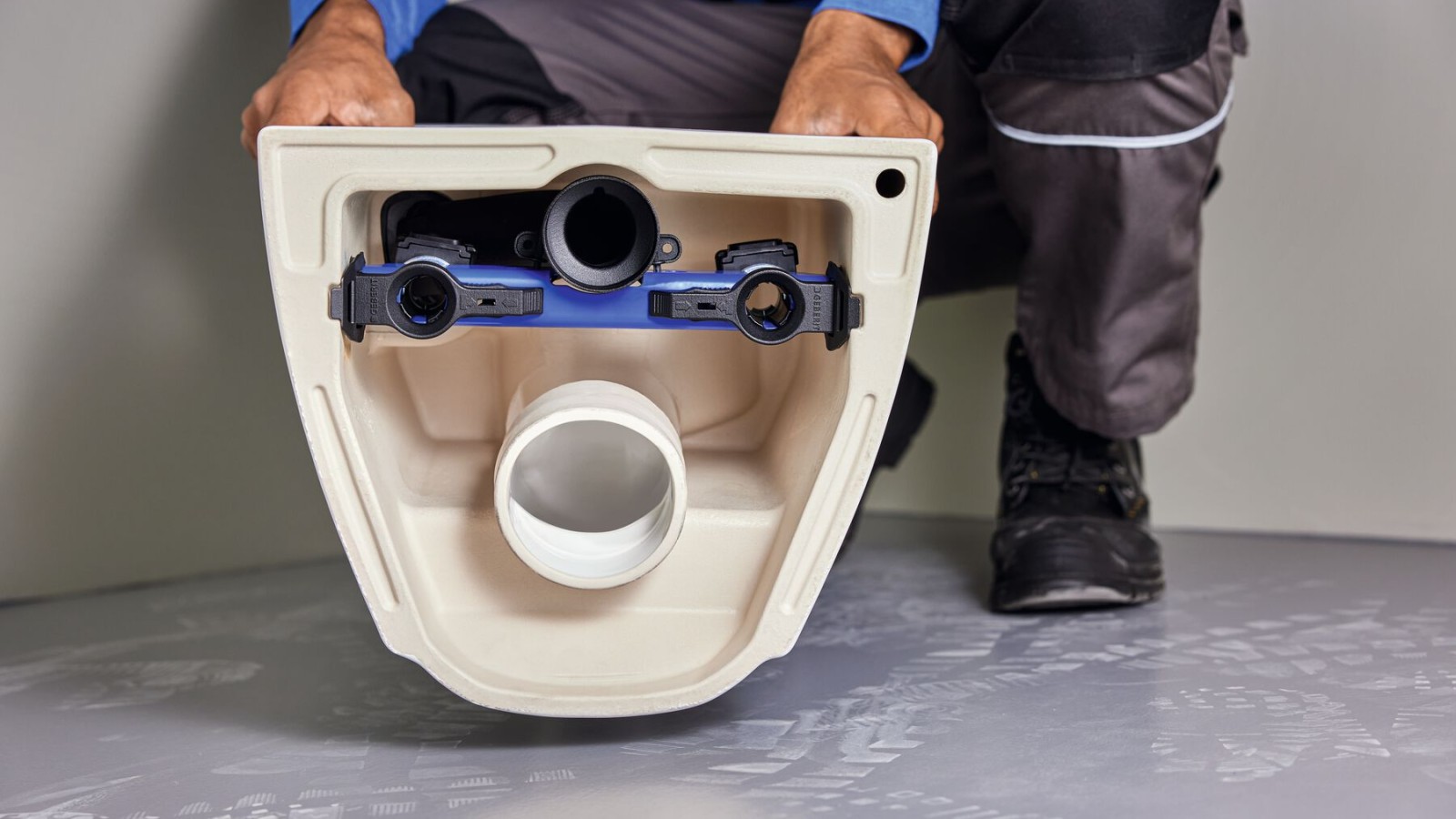 Premounted mounting bar on the Acanto wall-hung WC Premounted mounting bar on the Acanto wall-hung WC