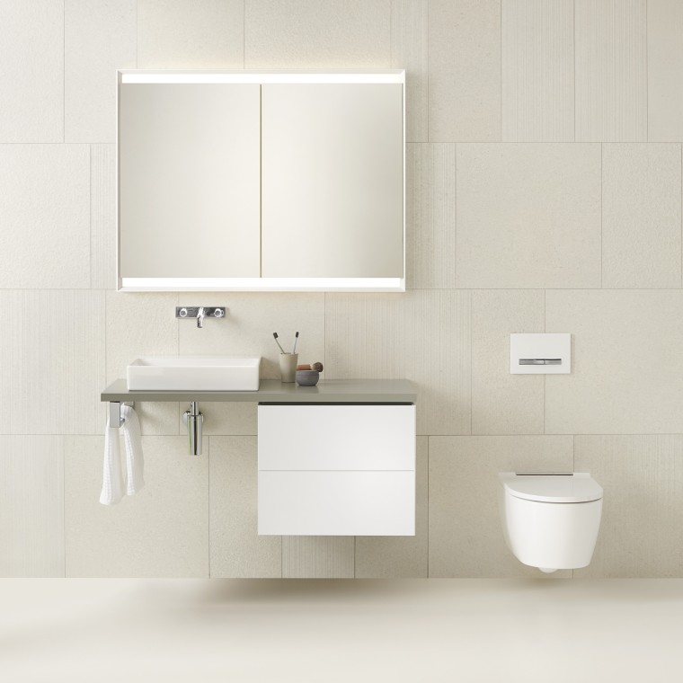 White bathroom with washplace and WC from Geberit ONE (© Geberit) White bathroom with washplace and WC from Geberit ONE (© Geberit)