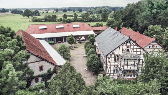 For "A Thing of Possibility", the builders found a home in northern Germany. The extensive grounds include several buildings, amongst others a half-timbered house (© Geberit) For "A Thing of Possibility", the builders found a home in northern Germany. The extensive grounds include several buildings, amongst others a half-timbered house (© Geberit)