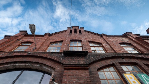 The listed railway factory is considered one of Finland's most famous industrial buildings (© Kansallis Teatteri) The listed railway factory is considered one of Finland's most famous industrial buildings (© Kansallis Teatteri)