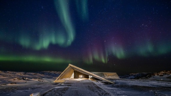 The Icefjord Centre in the spectacular northern lights of the Greenlandic polar night (© Adam Mørk) The Icefjord Centre in the spectacular northern lights of the Greenlandic polar night (© Adam Mørk)