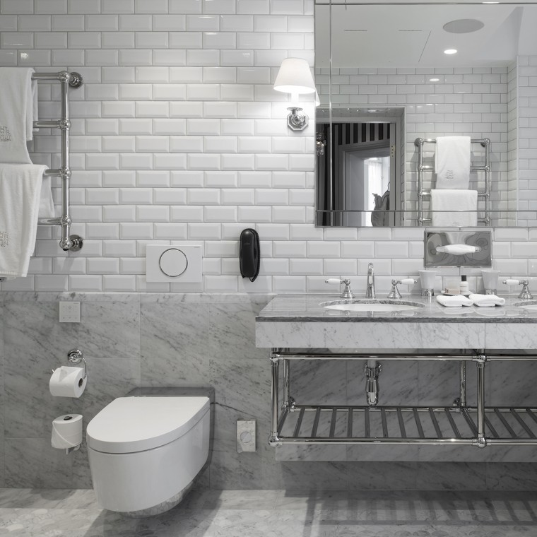 Bathroom with Geberit AquaClean Mera shower toilet (© Andy Liffner) Bathroom with Geberit AquaClean Mera shower toilet (© Andy Liffner)