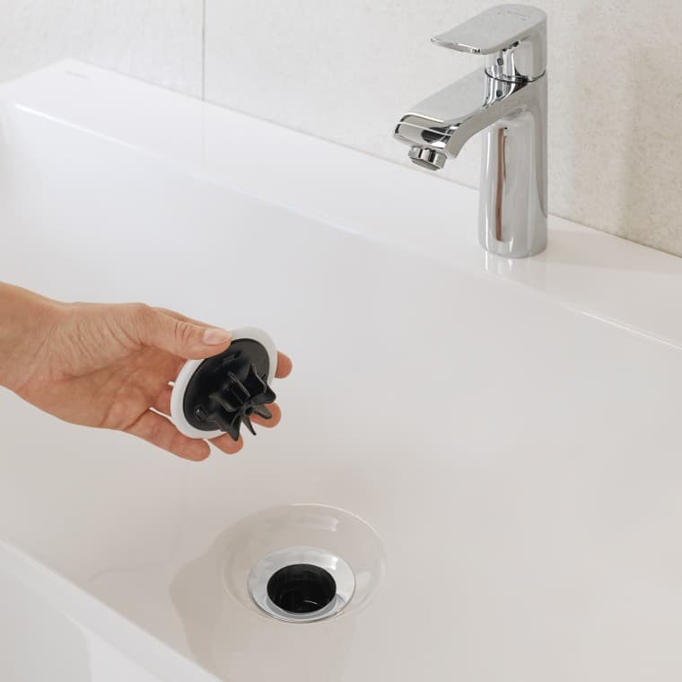 Vertical drain cover with comb insert Vertical drain cover with comb insert