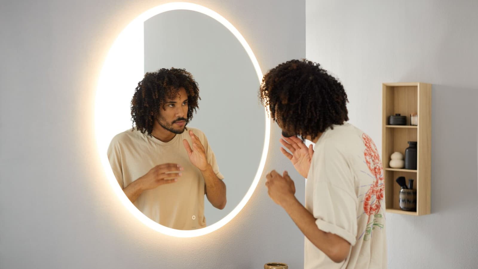 Option Round mirror 90 cm (© Geberit) Option Round mirror 90 cm (© Geberit)