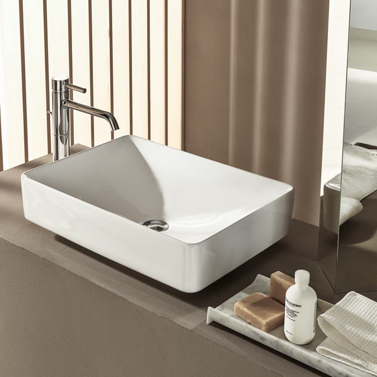 Lay-on washbasin with deck-mounted tap Lay-on washbasin with deck-mounted tap