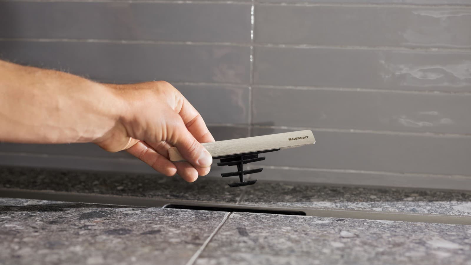 Geberit shower channel in the CleanLine range with integrated comb insert Geberit shower channel in the CleanLine range with integrated comb insert