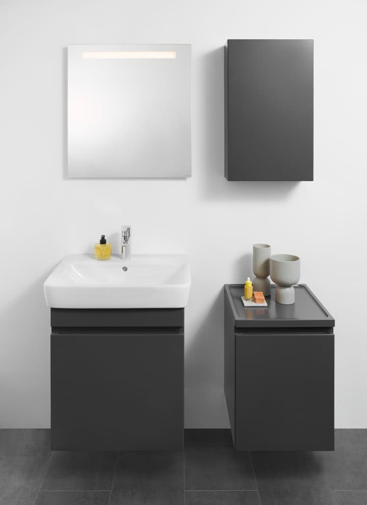 Option Basic mirror 60 cm combined with the Renova bathroom series (© Geberit) Option Basic mirror 60 cm combined with the Renova bathroom series (© Geberit)