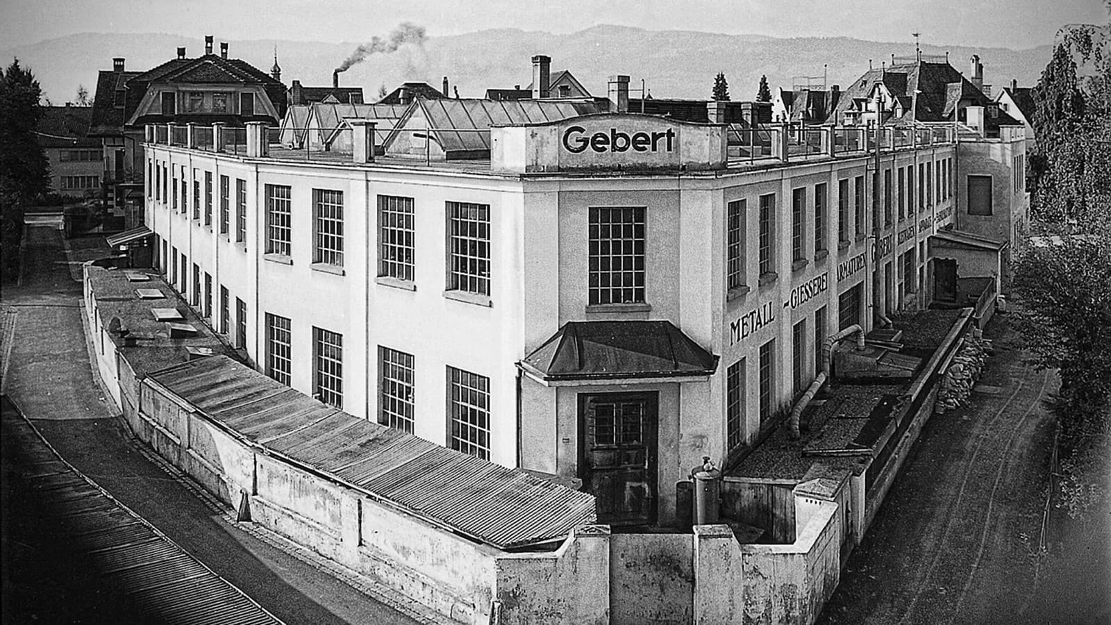 Geberit's first factory in Rapperswil in the 1920s. Geberit's first factory in Rapperswil in the 1920s.
