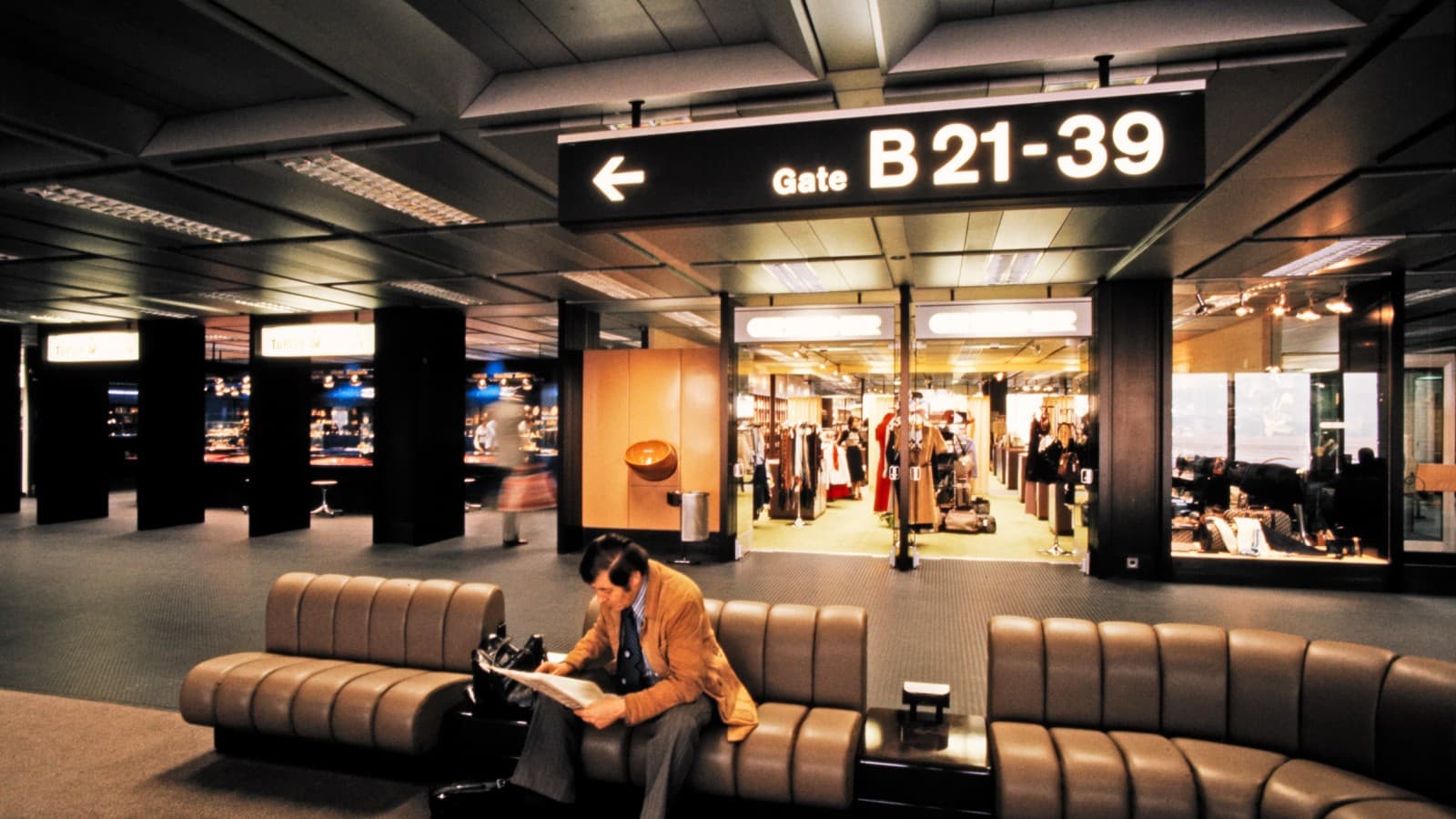 Interior photo from the 1980s of Terminal B at Zurich-Kloten Airport (© ETH-Bibliothek Zürich) Interior photo from the 1980s of Terminal B at Zurich-Kloten Airport (© ETH-Bibliothek Zürich)