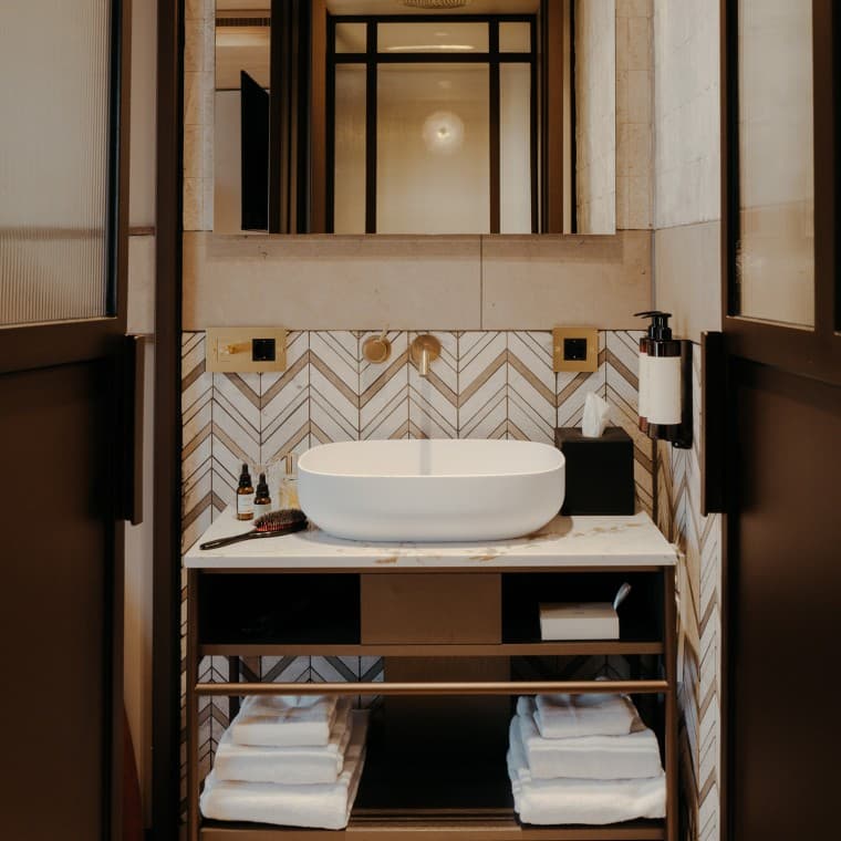 The bathrooms are equipped with shower toilets from the premium AquaClean Mera line (© Nina Slagmolen) The bathrooms are equipped with shower toilets from the premium AquaClean Mera line (© Nina Slagmolen)