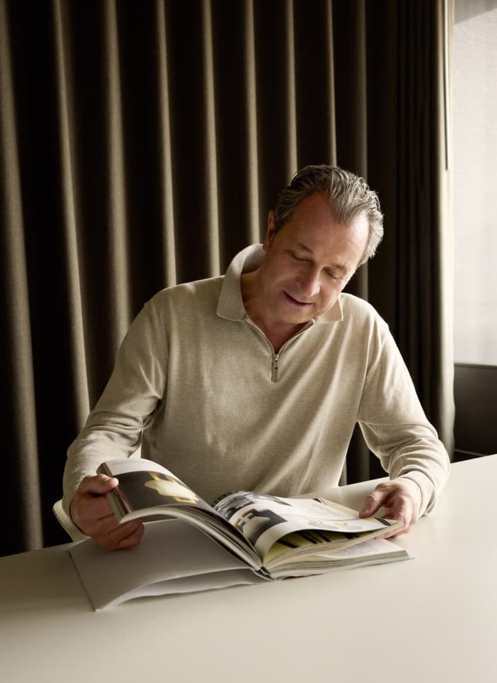 Aurel Aebi is a co-founder of the renowned Swiss design studio atelier oï (© Joan Minder) Aurel Aebi is a co-founder of the renowned Swiss design studio atelier oï (© Joan Minder)